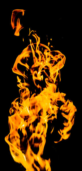 огонь пылает на черном
