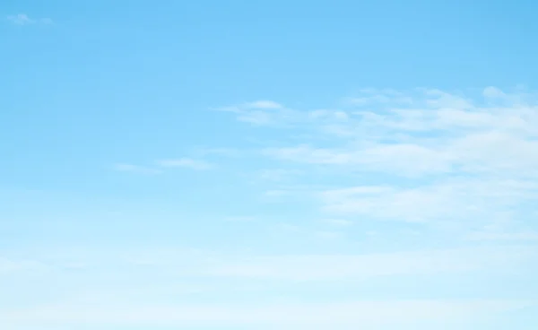 Nubes de cielo azul —  Fotos de Stock