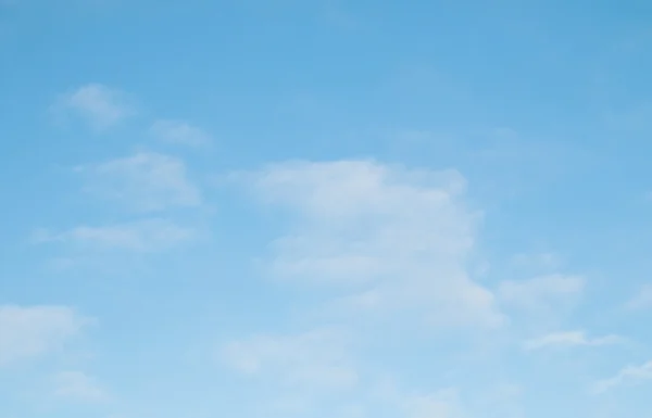 Nubes de cielo azul — Foto de Stock