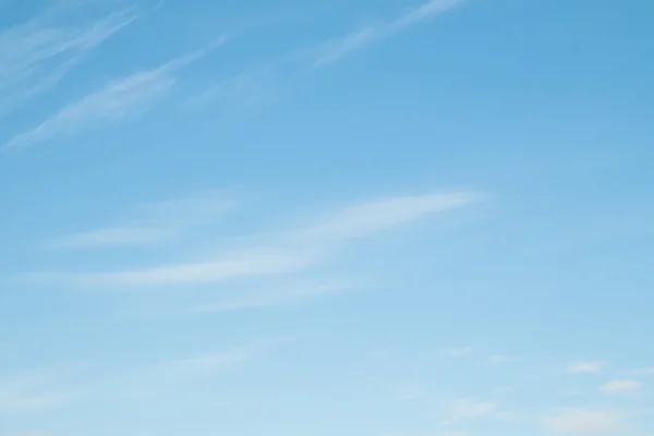 Nuages de ciel bleu — Photo