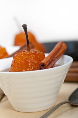 Haşlanmış armut lezzetli ev yapımı tarifi 