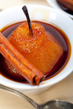 Haşlanmış armut lezzetli ev yapımı tarifi 