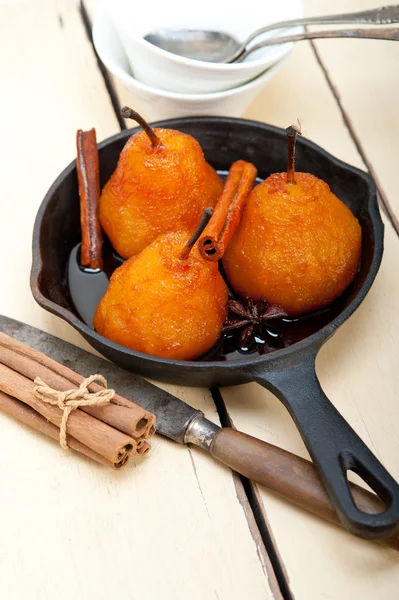 Peras escalfadas deliciosa receta casera — Foto de Stock