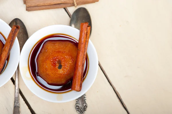 Peras escalfadas deliciosa receta casera — Foto de Stock