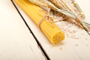 Organik çiğ İtalyan makarna ve durum buğday 