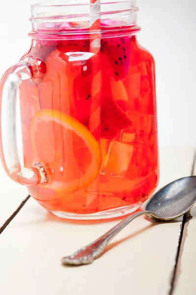 Bebida de ponche de frutas frescas — Fotografia de Stock