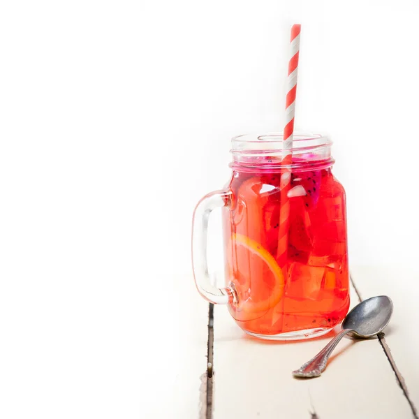 Vers fruit punch drankje — Stockfoto