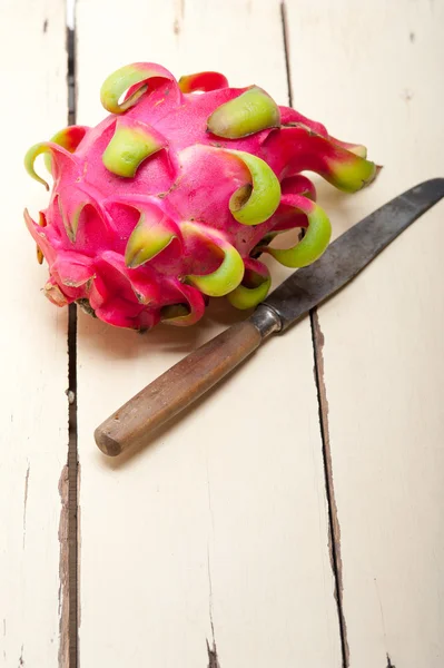 Frische Drachenfrucht — Stockfoto