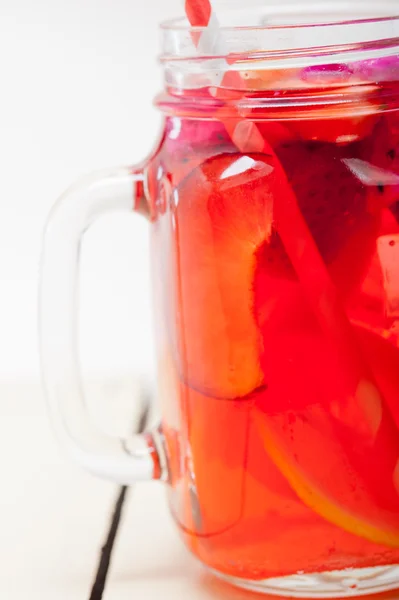 Bebida de ponche de frutas frescas — Fotografia de Stock