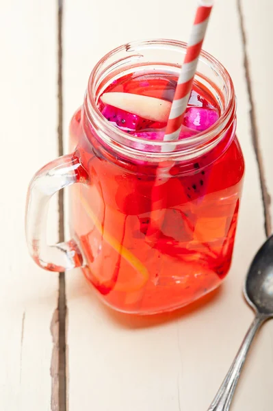 Bebida de ponche de frutas frescas — Fotografia de Stock