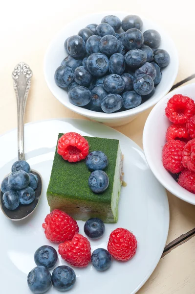Green tea matcha mousse cake with berries — Stock Photo, Image