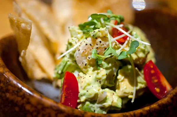 Avocado and shrimps salad — Stock Photo, Image