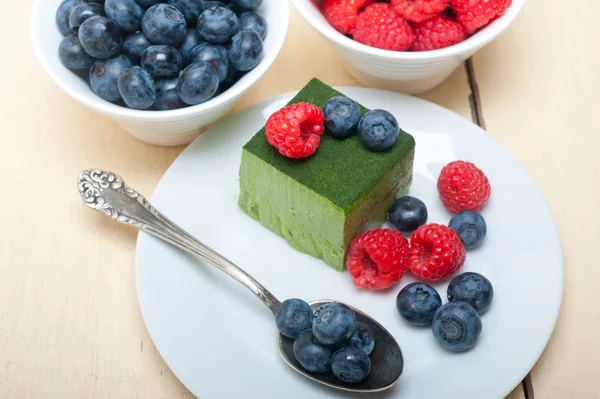 Green tea matcha mousse cake with berries — Stock Photo, Image