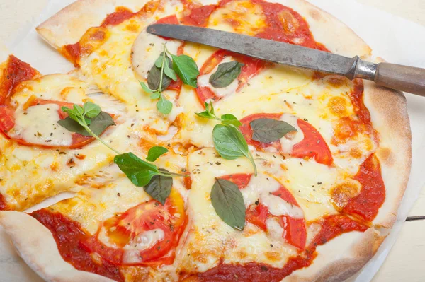 Pizza Margherita italiana — Foto Stock