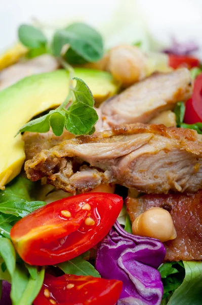 Hähnchen-Avocado-Salat — Stockfoto