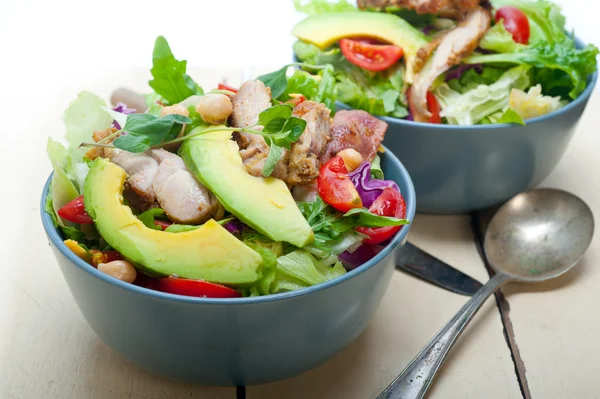 Pollo Ensalada de aguacate —  Fotos de Stock