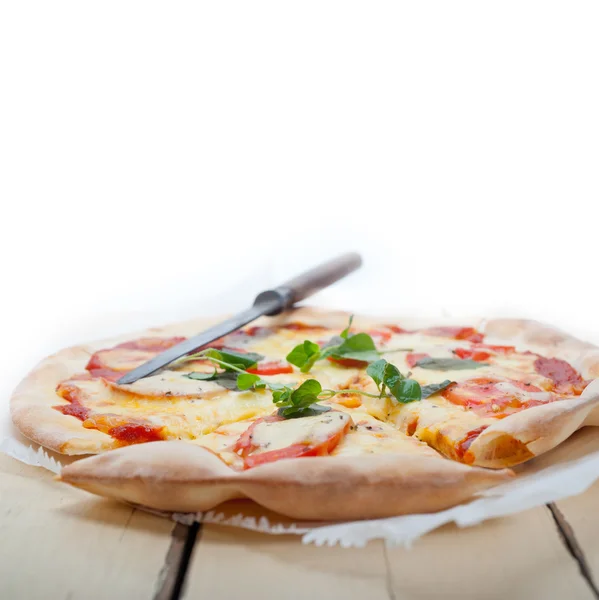 Pizza italiana Margherita — Fotografia de Stock