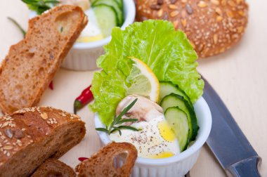 taze sarımsak peynir dip salata