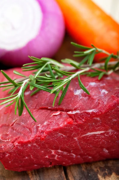 Frisches rohes Rindfleisch zum Kochen — Stockfoto