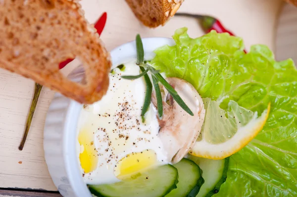 Ensalada de salsa de ajo fresco queso —  Fotos de Stock