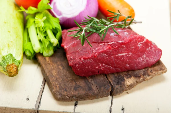 Frisches rohes Rindfleisch zum Kochen — Stockfoto