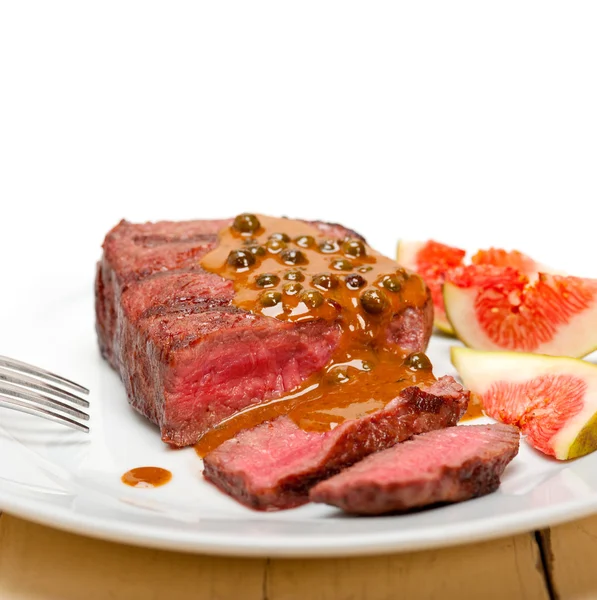 Grüner Pfefferkorn Rinderfilet Mignon — Stockfoto