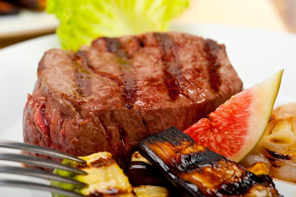 Filete de ternera a la parrilla mignon — Foto de Stock