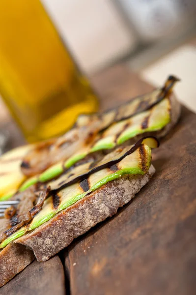 Grilled vegetables on bread — Stock Photo, Image