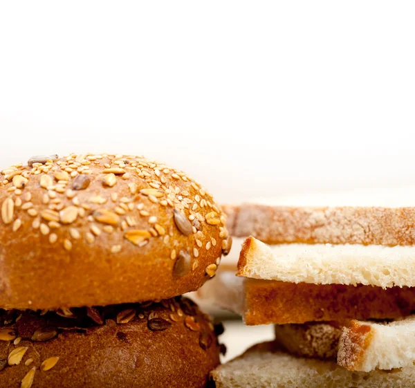 Ekologiczny chleb w rustykalnym stylu tabeli — Zdjęcie stockowe