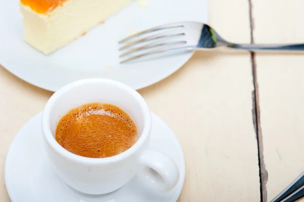 Italian espresso coffee and cheese cake — Stock Photo, Image