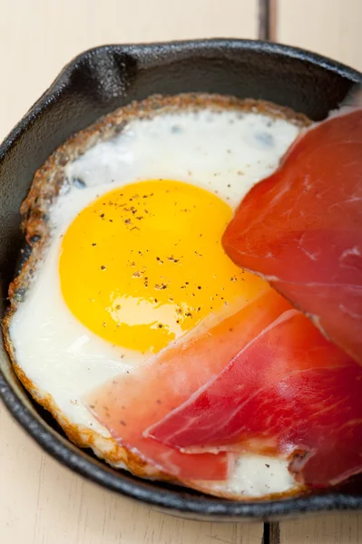 Egg sunny side up with italian speck ham — Stock Photo, Image