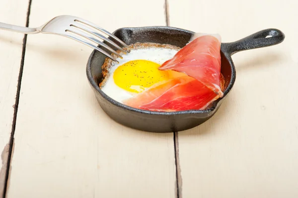 Egg sunny side up with italian speck ham — Stock Photo, Image