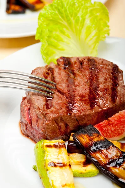 Filé de carne grelhada mignon — Fotografia de Stock