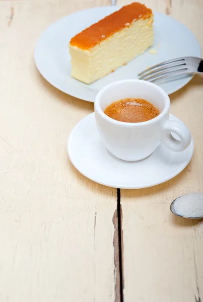 Italian espresso coffee and cheese cake — Stock Photo, Image