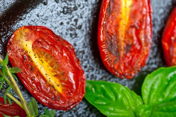 Baked cherry tomatoes with basil and thyme — Stock Photo, Image