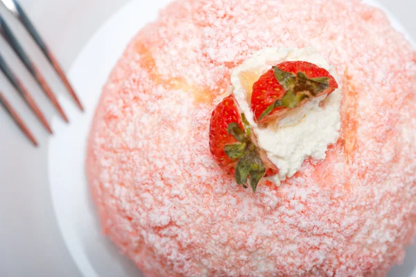 Fresh strawberry and whipped cream dessert — Stock Photo, Image
