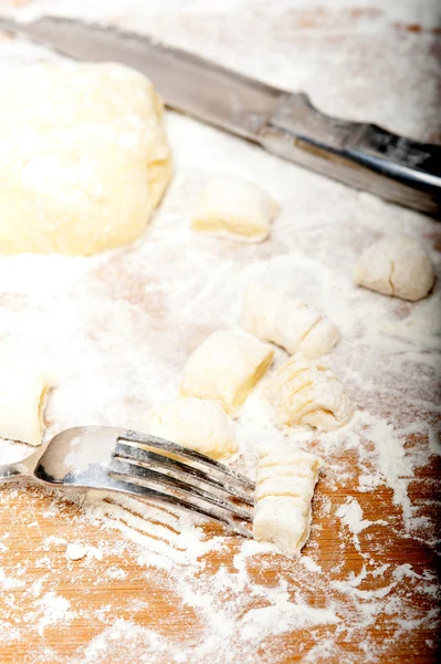 Fare gnocchi di patate fresche italiane — Foto Stock