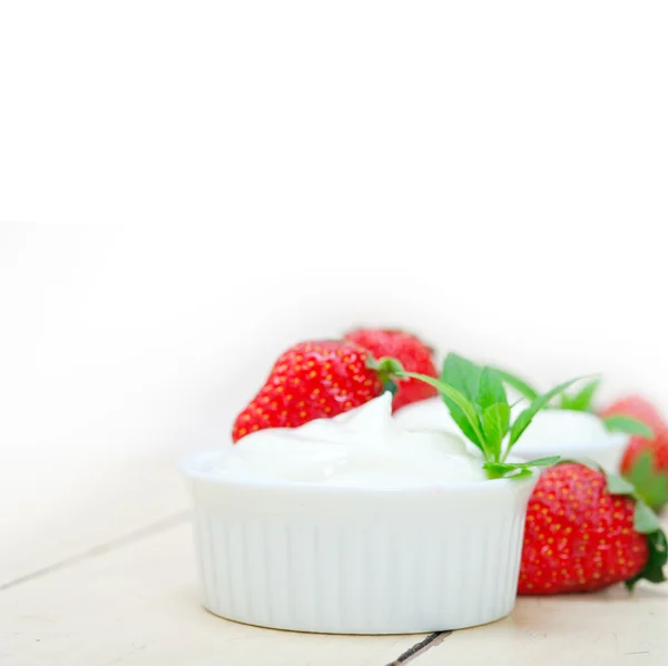 Organic Greek yogurt and strawberry — Stock Photo, Image