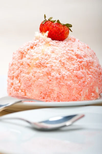 Verse aardbeien en slagroom crème dessert — Stockfoto