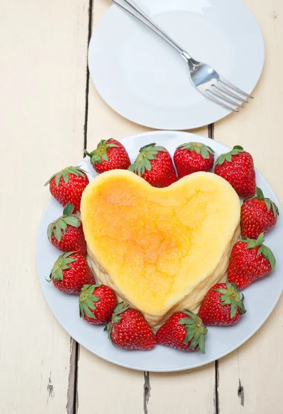 Heart cheesecake — Stock Photo, Image