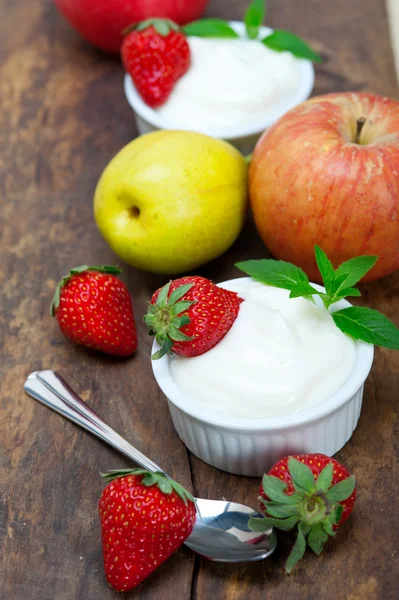 Frutta e yogurt — Foto Stock