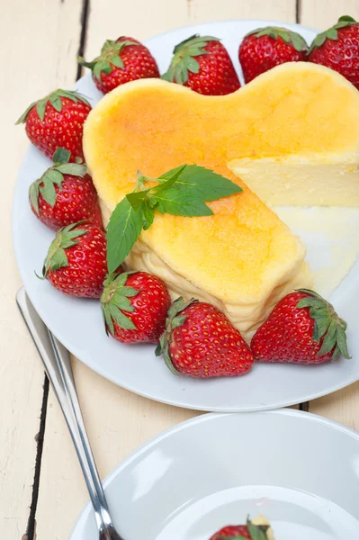 Bolo de queijo do coração — Fotografia de Stock