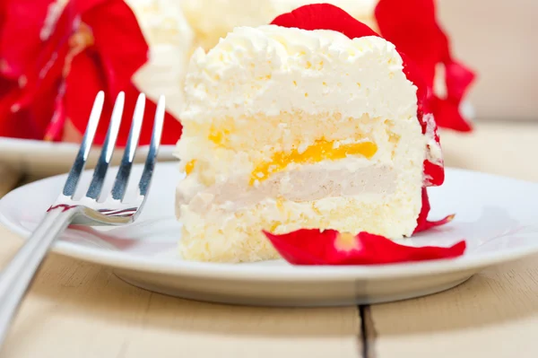 Vispad grädde mango cake — Stockfoto