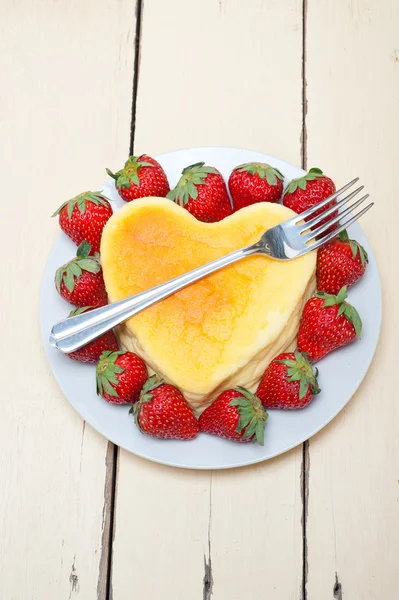 Heart cheesecake — Stock Photo, Image