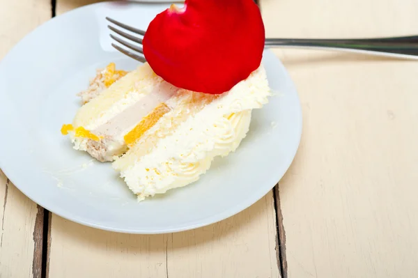 Vispad grädde mango cake — Stockfoto