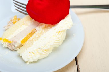 çırpılmış krema mango kek