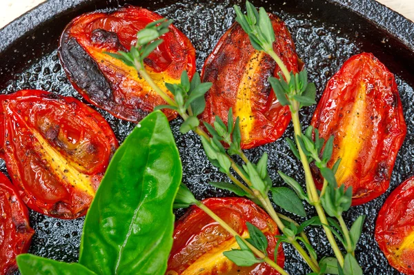Baked cherry tomatoes with basil and thyme — Stock Photo, Image