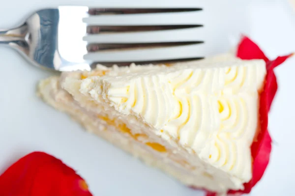 Whipped cream mango cake — Stock Photo, Image