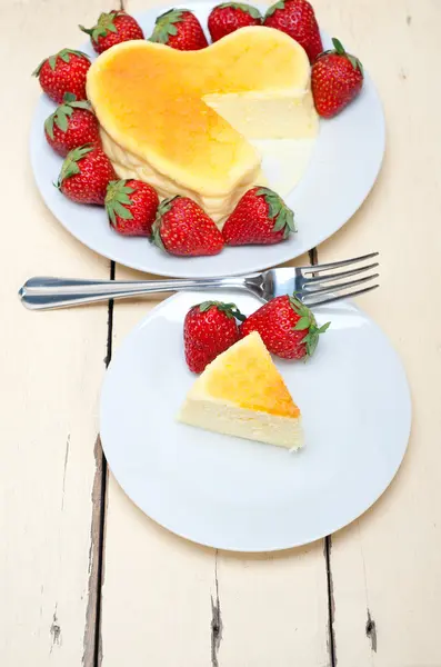 Bolo de queijo do coração — Fotografia de Stock