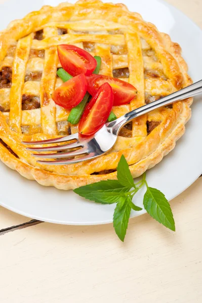 Pastel de carne hecho en casa — Foto de Stock